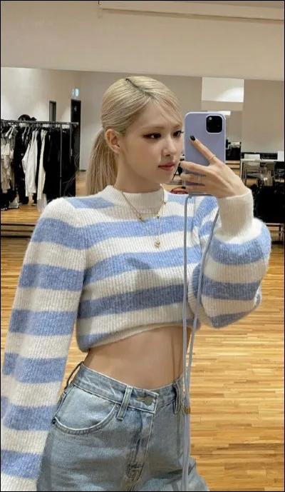 C'est l'avant dernière question, vous y êtes presque ! Quelle est la chanson préférée de Rosé dans "Square Up" ?