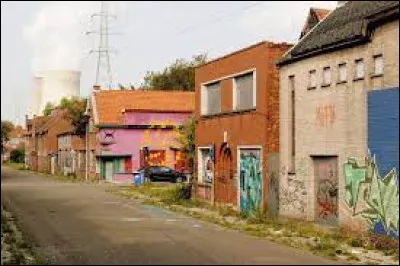 Dans quel pays d'Europe se situe Doel, une ville abandonnée pour une raison assez étonnante ?