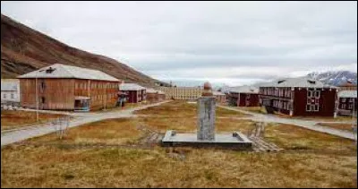 Dans quel pays d'Europe peut-on admirer la ville fantôme de Pyramiden ?