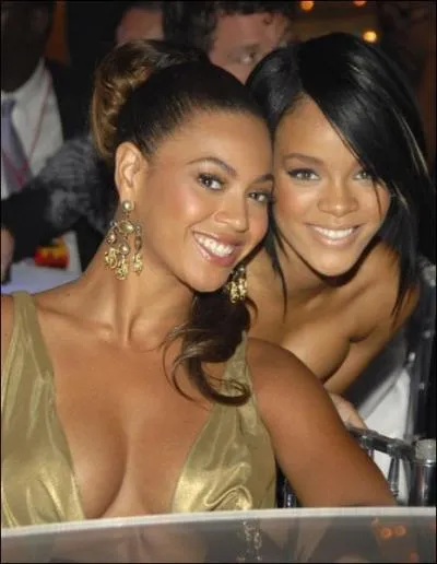 Quelles sont les chanteuses prfres de Rihanna quand elle tait plus petite :