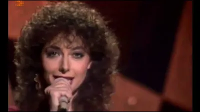 Qui chante ''Africa'' en 1982 ?