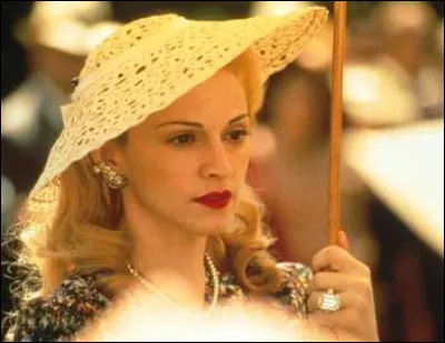 À quel pays Madonna demande-t-elle de ne pas pleurer pour elle, dans le film ''Evita'' ?
