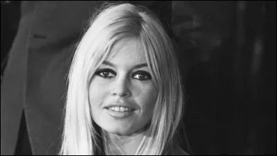 Quels animaux étaient concernés par la chasse contre laquelle Brigitte Bardot a milité dans les années 70 ?