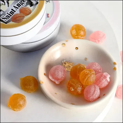 Tu dois prendre tes médicaments pour la gorge (car tu es malade), tu sors de ton lit 5 min après. Quelle heure est-il ?