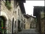 Petit village mdieval de l'Ain  l'architecture moyenageuse datant du XVe et XVIe sicle, vous tes  :