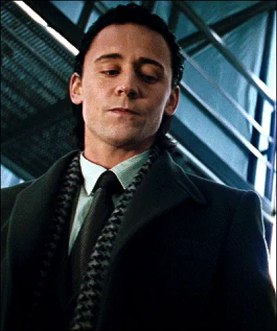 Dans Thor, de quoi n'est-il pas digne ?