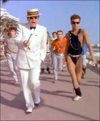 De laquelle de ses chansons viennent ces paroles : "Don't you know I'm still standing better than I ever did" ?