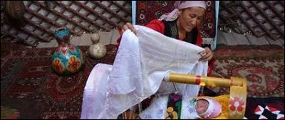 Depuis quelle année les citoyens sont-ils forcés de choisir le prénom de leur enfant sur une liste d'environ 10 000 prénoms donnés par le gouvernement ?