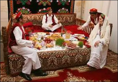 Quelles émeutes ont mené à la mise en place de la République le 24 août 1990 ?