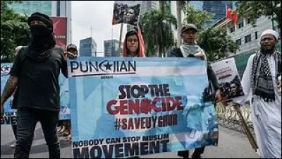 En quelle année la Chine a-t-elle développé sa première bombe A ?