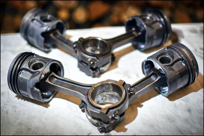 Selon l'expression, quelle pièce d'un moteur peut-on ''couler'' ?