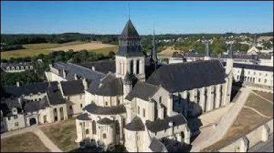 L'abbaye royale Notre-Dame de Fontevraud est une ancienne abbaye d'inspiration bénédictine, de construction romane avec une nef constituée de quatre coupoles : elle se trouve ...