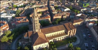 La basilique Saint-Sernin, bâtie à la fin du XIe siècle, est une des plus grandes églises romanes d'Europe : où se trouve-t-elle ?