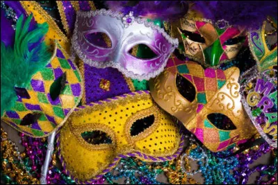 Une amie t'invite à une soirée qu'elle a organisée, et tu dois te déguiser, quelle est ta réaction ?