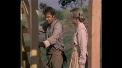 Dans "L'Étranger dans la maison" Chris Nelson agrandit la cuisine tandis que Charles est absent, il tombe amoureux de...