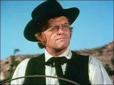 Se sentant responsable de la mort d'un de ses patients, le Docteur Baker veut prendre sa retraite et se reconvertir en exerçant le métier de...