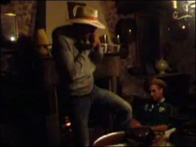 Charles Ingalls est très doué pour jouer un air...