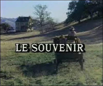 Dans "Le Souvenir" Charles travaille chez la veuve Thurmond pour faire une surprise à Caroline, il va lui offrir...