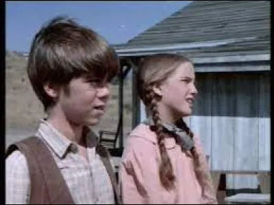 Qui menace la vie de Laura, Mary, Carrie et Andy dans la grange des Ingalls ?