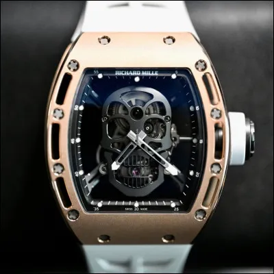 La montre de luxe Skull RM 052 produite en Suisse par le Français Richard Mille se vend 1 860 000 euros.