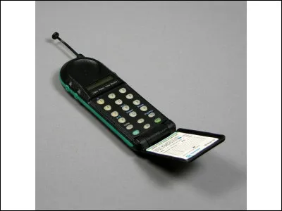 Quel a été le premier téléphone mobile utilisé à grande échelle en France ?