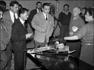 Qui animait l'émission ''La Tête et les Jambes'' en 1960 ?