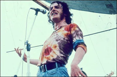 Quel chanteur vit sa carrière décoller à Woodstock en interprétant ''Let's Go Get Stoned'' ou encore ''Shall Be Released'' ?