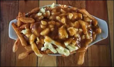 Quels sont les trois éléments qui composent la poutine, un plat de la cuisine québécoise ?