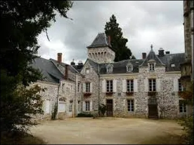 Nous sommes maintenant en Aquitaine, au château d'Oche, à Saint-Priest-les-Fougères. Village de l'arrondissement de Nontron, il se situe dans le département ...