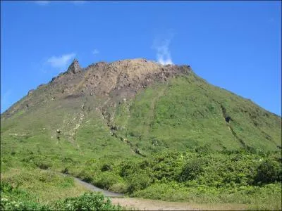 Quel est le surnom de la Soufrire, clbre volcan situ en Guadeloupe ?