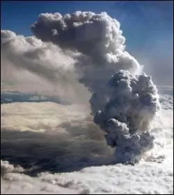 Avant son ruption le 20 mars 2010, combien d'annes l'Eyjafjll, ce volcan islandais qui a longuement perturb le trafic arien, tait-il rest en sommeil ?