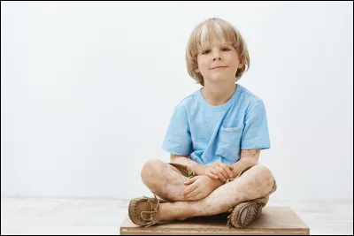 Comment s'appelle l'un des fils de la demi-s&oelig;ur d'Augustus ?