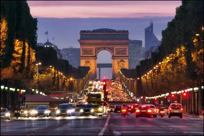 Actuellement, en octobre 2023, qui est le/la président/e de la France ?