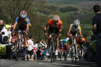 Quels sont les 2 coureurs  s'tre disput la victoire dans liege-bastogne-lige 2010 ?
