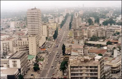 Kinshasa, capitale de la république démocratique du Congo est la plus importante ville francophone au monde.