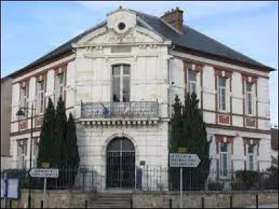 Village Seine-et-Marnais, Montcerf se situe en région ...