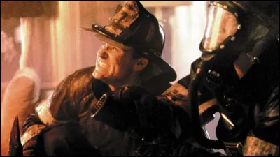 Avec Robert de Niro, qui interprète le rôle d'un pompier dans le film ''Backdraft'' en 1991 ?