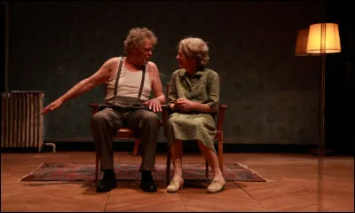 Dans quelle pièce d'Eugène Ionesco y a-t-il un pompier derrière la porte ?