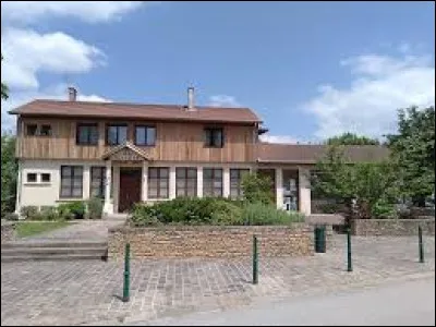 Direction le Vercors, avec cette visite de Beauvoir-en-Royans. Village d'Auvergne-Rhône-Alpes, il se situe dans le département ...