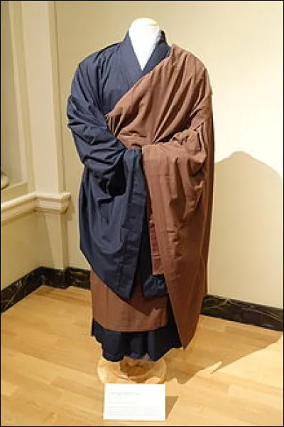 Quel est le nom donn&eacute; au v&ecirc;tement du moine et de la nonne zen ?