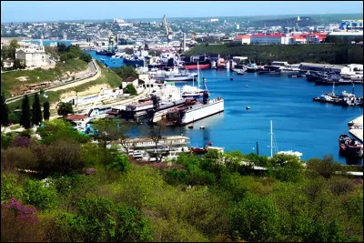 Dans quel pays se trouve la ville de Sébastopol ?