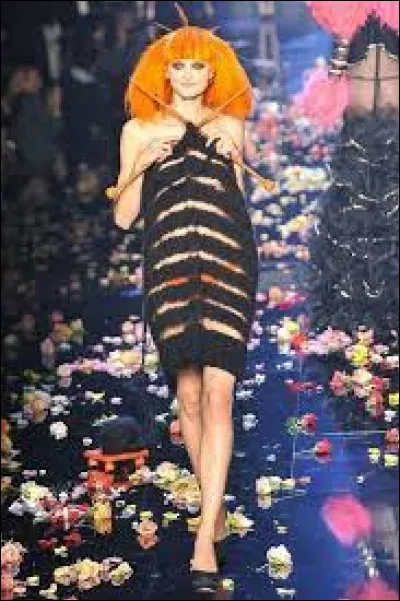 Quelle couturière est surnommée la "reine de du tricot" ?