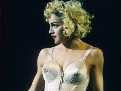 À quel créateur doit-on les iconiques seins en cône ?