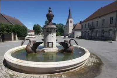 Voici la fontaine des Cygnes, à Thervay. Village Jurassien, il se situe en région ...