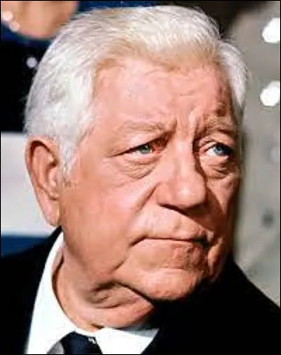 Et on termine par l'immense acteur Jean Gabin. Né Jean Moncorgé le 17 mai 1904 à Paris et mort le 15 novembre 1976 à Neuilly-sur-Seine, il a joué dans 95 films durant sa carrière. De ces trois répliques cultes, laquelle n'a pas été dite par lui mais par Bernard Blier ?