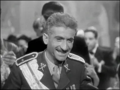 Quel est le tout premier film pour lequel il écrit les dialogues et le scénario, en 1949 ?