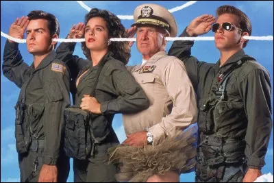Dans quel film Charlie Sheen parodie-t-il le pilote de ''Top Gun'' ?