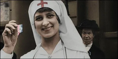 Quel est le nouveau rôle des femmes dans la société en temps de guerre ?