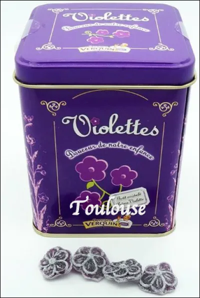 La ville célèbre pour ses violettes, c'est Toulouse.