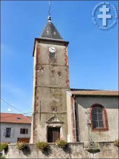 Vous avez sur cette image l'église Saint-Pierre, à Fréménil. Village du Lunévillois, à la confluence de la Verdurette et de la Vezouze, il se situe dans le département ...
